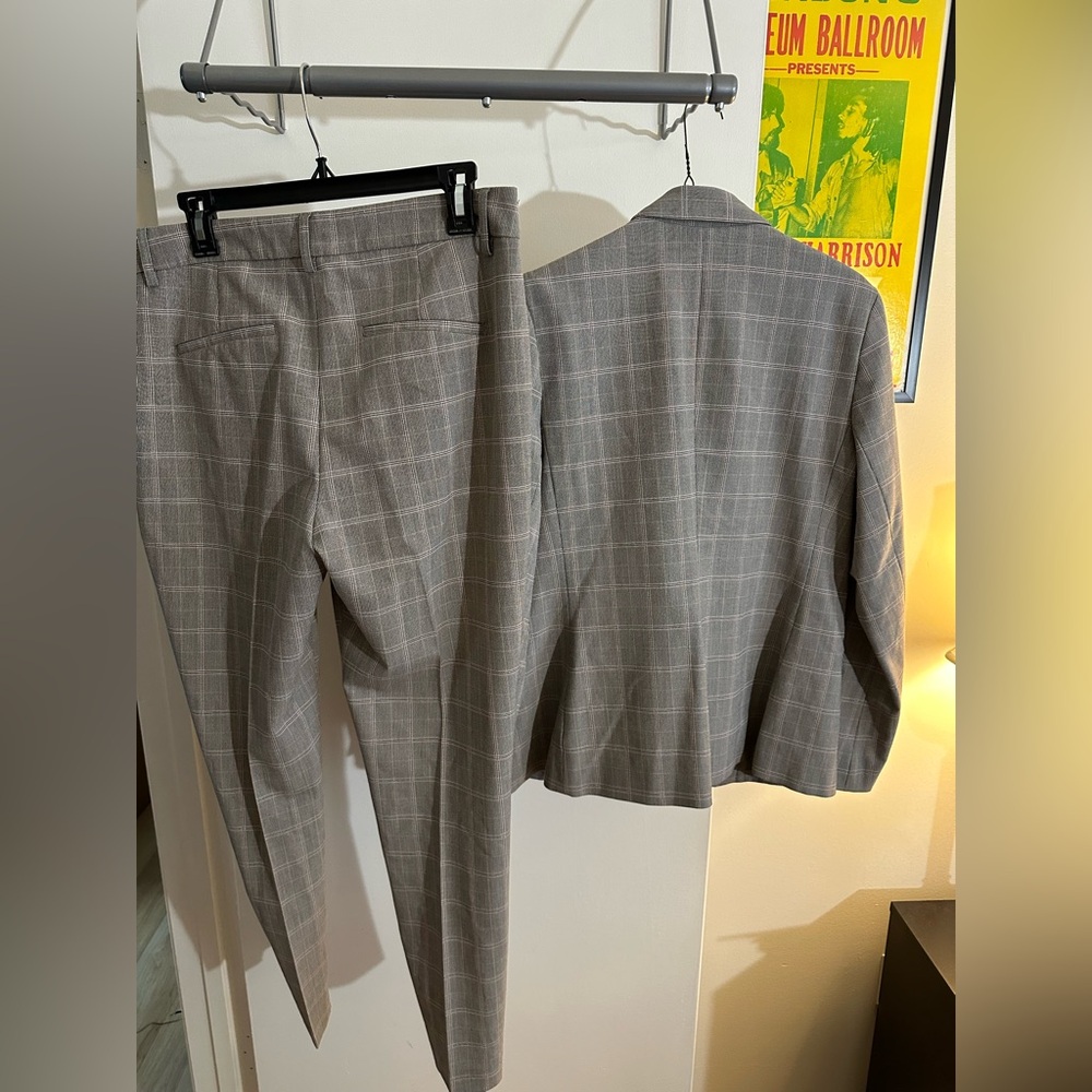 Express Women's Gray Plaid Suit - Picture 3 of 3